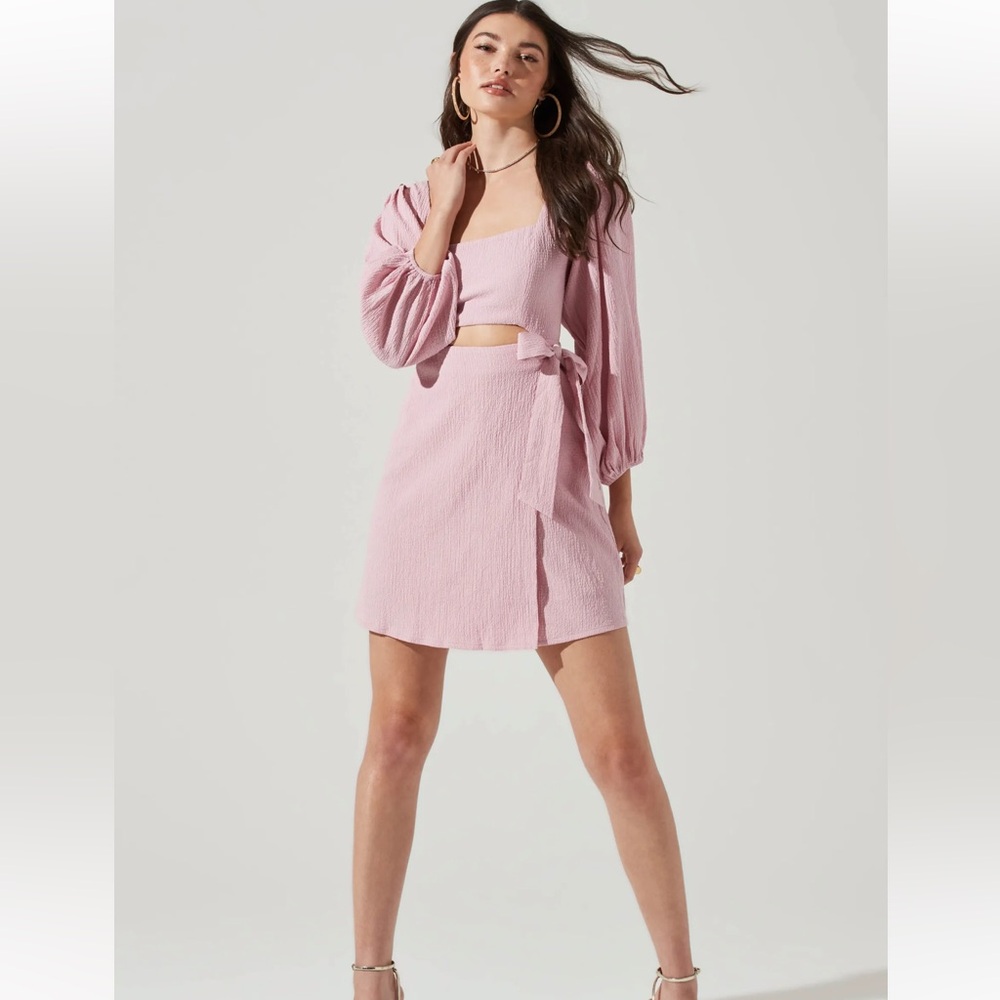 Astr Pink Long Sleeve Dress with Cut-Out and Bow